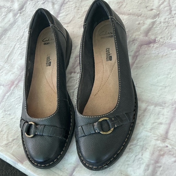 Clarks Black Leather Flats Classic Loafers - Picture 1 of 7